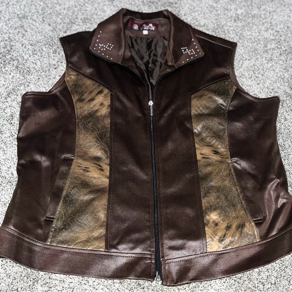 Vintage soft zip up vest with great detail - Picture 3 of 11